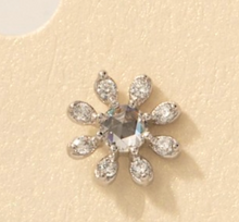 Load image into Gallery viewer, Daisy Earring