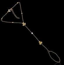 Load image into Gallery viewer, Clover Hand Chain Bracelet