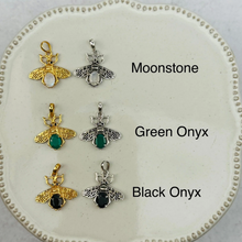 Load image into Gallery viewer, Mystic Bee Necklace