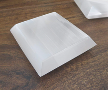 Load image into Gallery viewer, Selenite Plate