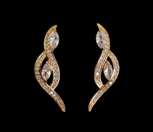 Load image into Gallery viewer, Tut Earring
