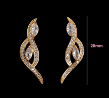 Load image into Gallery viewer, Tut Earring
