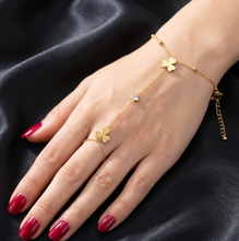 Load image into Gallery viewer, Clover Hand Chain Bracelet
