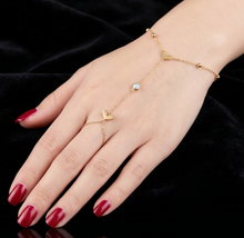 Load image into Gallery viewer, Hearted Hand Chain Bracelet
